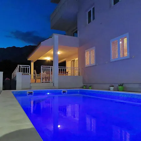 빌라 Natasha By Interhome *