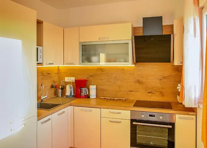 Natasha By Interhome מאקרסקה