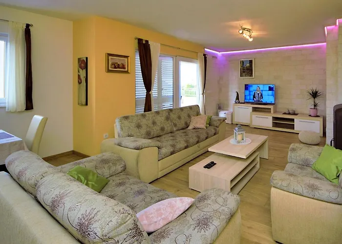 וילה Natasha By Interhome *